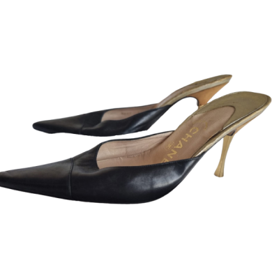 Mules Chanel vintage en cuir noir,